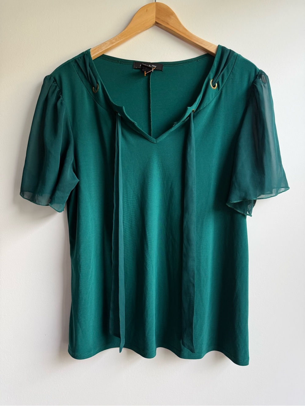 V-Neck Tie Short Sleeve Blouse in Emerald Green